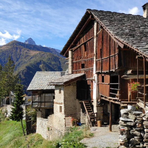 Kotijske Alpe treking edlothia 6 Tradicionalna arhitektura v Kotijskih Alpah.