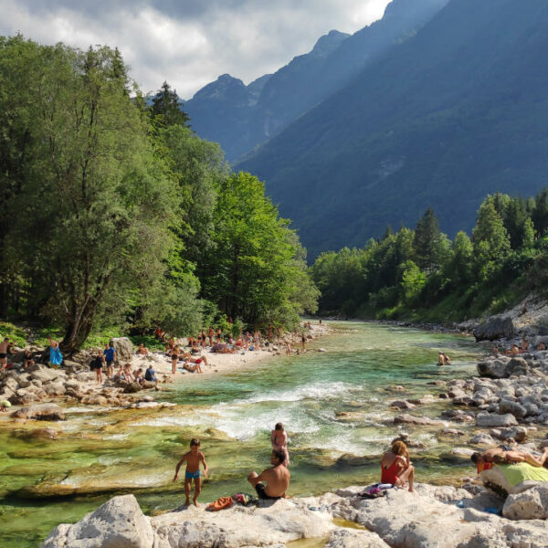 Kopanje pri koritih Soče Popoldansko druženje ob Soči