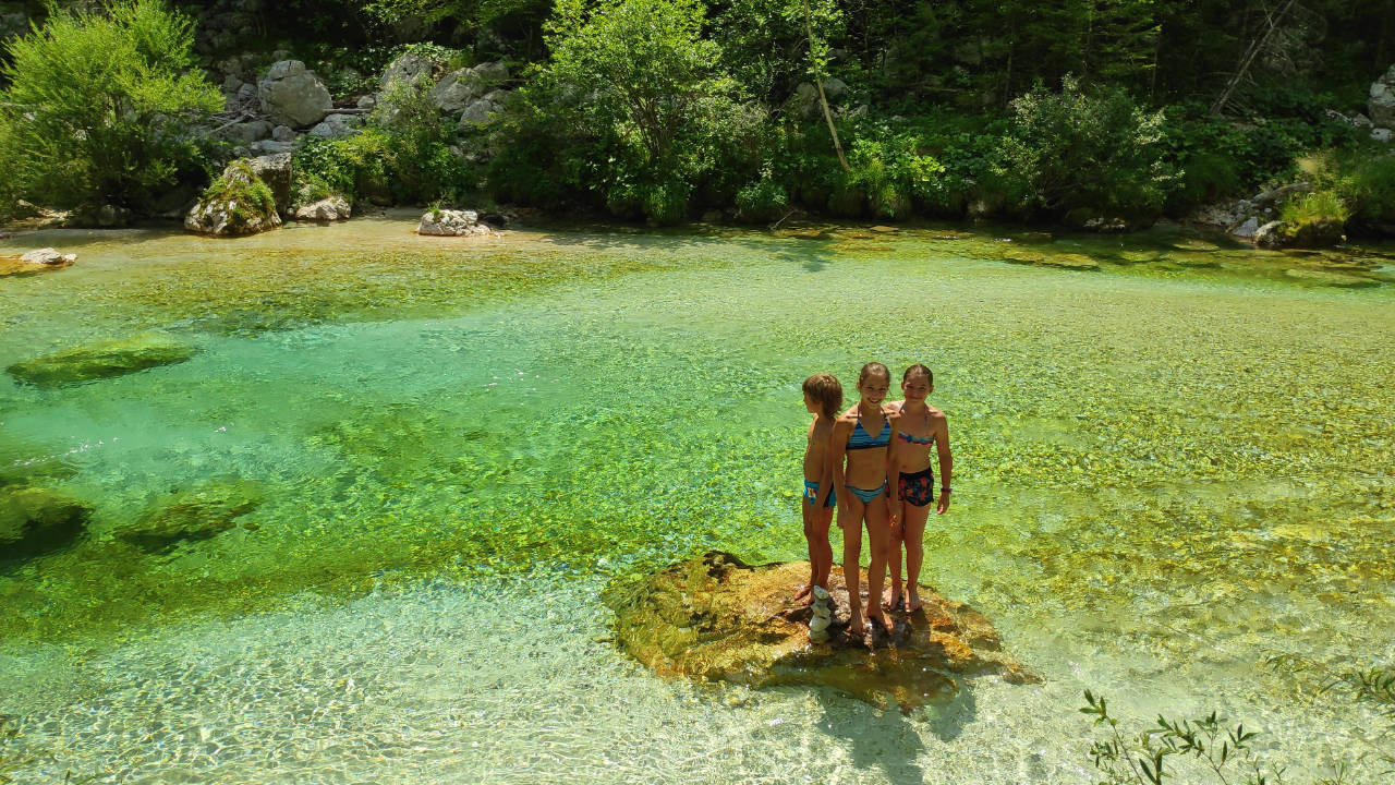 Planinski tabor za družine z otroki. Edlothia Med hojo je čas tudi za počitek in igranje