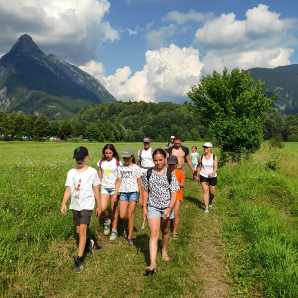 Soška pot, Edlothia Planinski tabor za družine z otroki. Hoja v hribe je v dobri družbi veliko bolj zanimiva